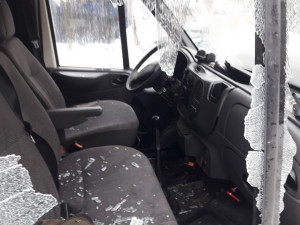 Хулиганы разбили микроавтобус смолянина (фото)