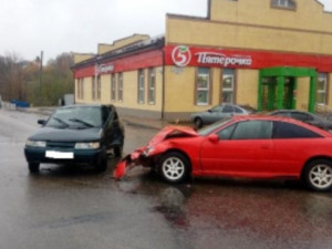 Стали известны подробности серьезного столкновения автомобилей в Рославле