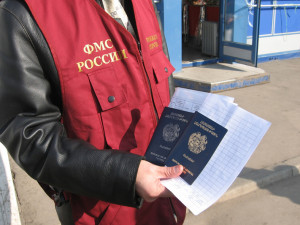 Жительница Смоленской области фиктивно зарегистрировала в квартире троих нелегалов