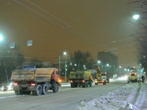 В Смоленске коммунальщики за неделю засыпали песком 1284000 квадратных метров улиц
