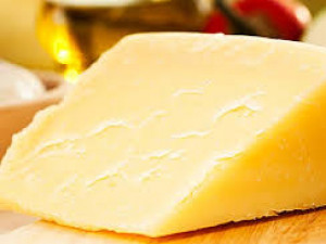 Более 18 тонн белорусского сыра «Гауда» задержали под Смоленском