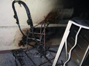 В подъезде дома сгорела детская коляска