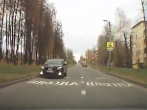 Автоледи в Смоленске разъезжала по «встречке» (видео)