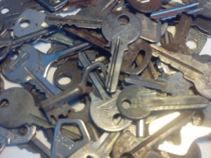 Смолян призывают сдать ключи на отливку герба