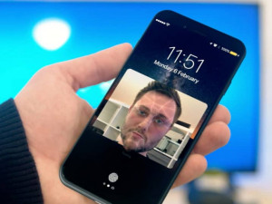 Смолянин требует у Apple 1 миллион долларов за сбой Face ID