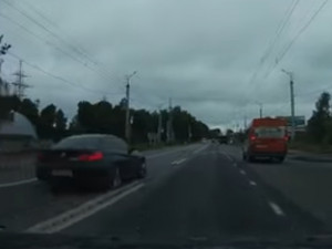 Видео: Водитель «BMW» выехал на встречную полосу