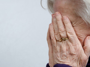 Работницы «Водоканала» обманули пожилую женщину