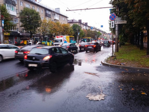 Губернатор Островский отметил неудовлетворительную ситуацию в дорожной отрасли города