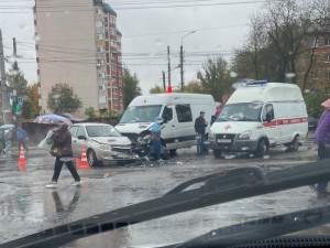 Утром в Смоленске произошло жёсткое ДТП
