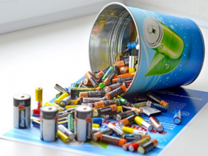 Более 2,4 тонн использованных батареек собрали школьники, участвовавшие в экологической акции