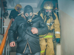 Мужчину вытащили из горящей квартиры в Смоленске