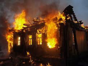 За сутки под Смоленском сгорели два жилых дома