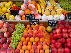 На оптовом рынке в Смоленске нашли санкционные персики и апельсины