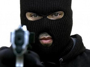 Грабитель с игрушечным пистолетом предстанет перед судом в Смоленске