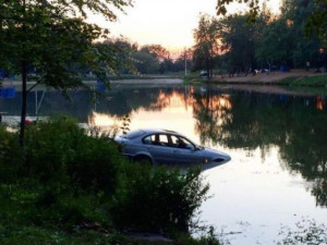 Видео утонувшего «BMW» в Смоленском озере