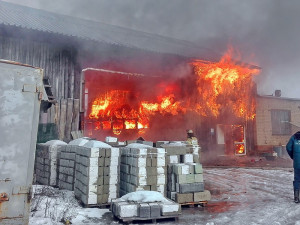 В Смоленске сгорело производство пластиковых окон