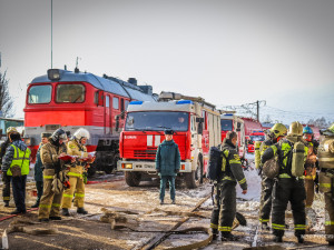 В Смоленске загорелся вагон в ремонтном депо