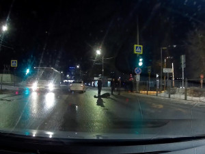 Ночью на улице Ново-Московской водитель сбил человека и скрылся с места происшествия