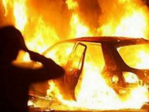 Смолянин, желая отомстить, подпалил автомобиль своего соседа