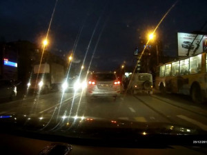 УАЗ-ик протащил пешехода по дороге несколько метров на улице Шевченко