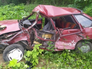 В Смоленской области водитель иномарки вылетел на встречную полосу и спровоцировал аварию