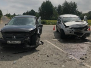 В Смоленске на окружной дороге автоледи пострадала в ДТП
