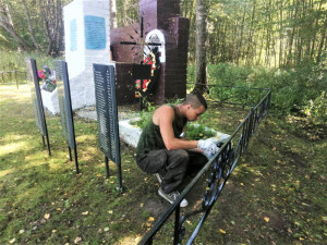 На Смоленщине поисковики благоустроили могилы времен Великой Отечественной войны