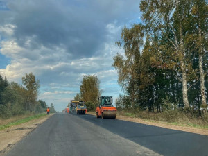 В Смоленской области продолжается ремонт дороги, ведущей в Тверскую область