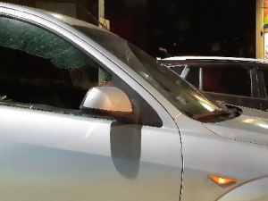 В Смоленске автомобилист разбил стекло чужой машины