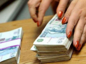 Сотрудницу смоленского предприятия подозревают в мошенничестве почти на 5 миллионов рублей