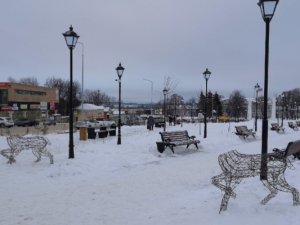 Неустановленные вандалы обезглавили новогодние фигуры оленей в Смоленской области (фото)