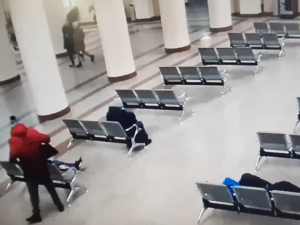 Камеры на смоленском вокзале запечатлели момент кражи (видео)