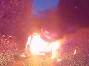 Житель Смоленщины снял на видео поджог машины