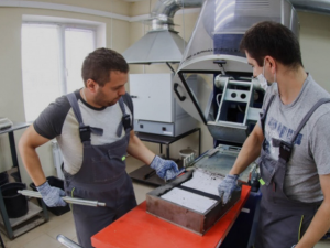В Смоленске лаборатория проверяет качество свежеуложенного асфальта