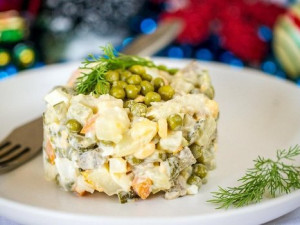 Видео: Сколько смоляне потратят на новогодний салат "Оливье"