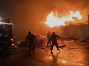 На Медгородке горели автомобили. Массовый пожар попал на видео