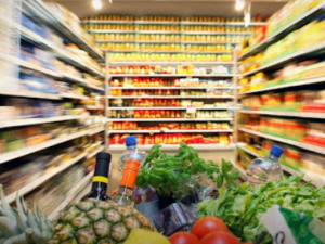 Директор супермаркета в Смоленской области присваивала деньги покупателей