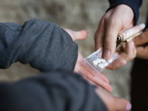 Сотрудники ФСБ в Смоленской области задержали торговку опасными наркотиками
