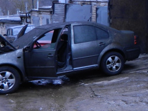 Горе-сварщик из Смоленска устроил автопожар в гаражах (фото)