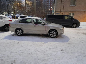 В Смоленске вандалы испортили припаркованный автомобиль