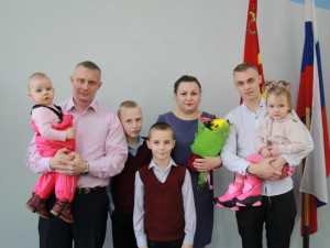 В Смоленской области многодетные супруги стали семьёй года в России