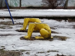 Неизвестные обезглавили статуи львов в Смоленске (фото)