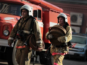 При пожаре в Рославле спасли двоих человек
