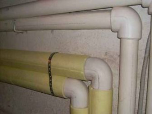 Для предотвращения появления сосулек в смоленских домах изолируют трубы