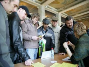 На ярмарке вакансий в Смоленске впервые предложили рабочие места пенсионерам