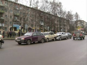 В Смоленске столкнулись сразу шесть машин