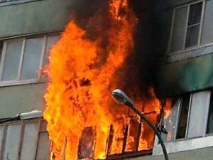 В Смоленске произошел страшный пожар в жилом доме в Городке Коминтерна