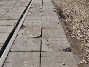 Ушков призвал не драматизировать ситуацию с плиткой на трамвайных путях
