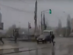 Видео: В Смоленске легковушка сбила подростка